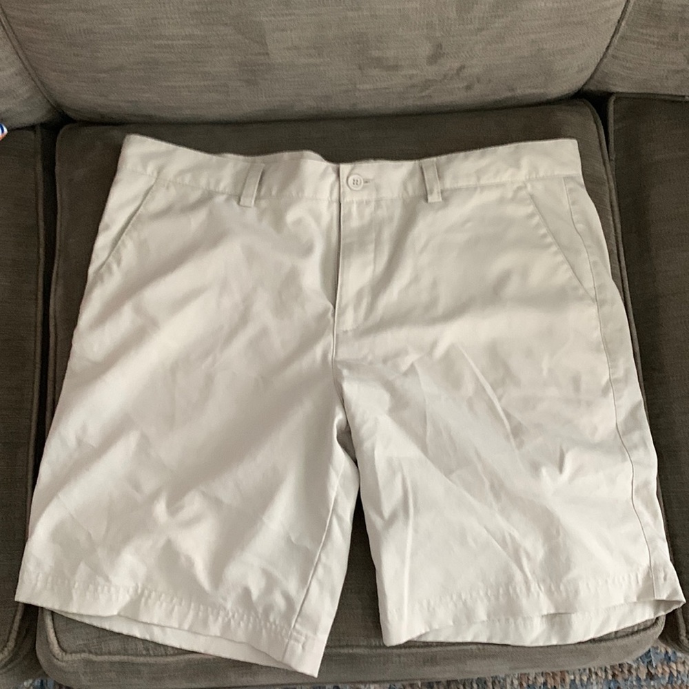 Men’s khaki smallwoods yacht short size 36